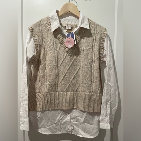 NWT Sincerely Jules Beige Cable Knit V-Neck Sweater With Attached White Shirt - Picture 2 of 7